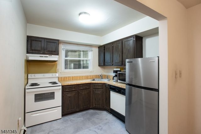 28 Deanna Dr 62, Hillsborough Twp., NJ 08844