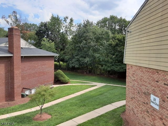 28 Deanna Dr 62, Hillsborough Twp., NJ 08844