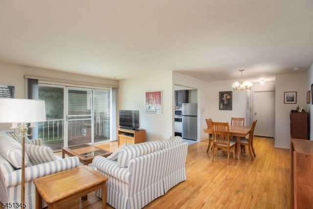 28 Deanna Dr 62, Hillsborough Twp., NJ 08844