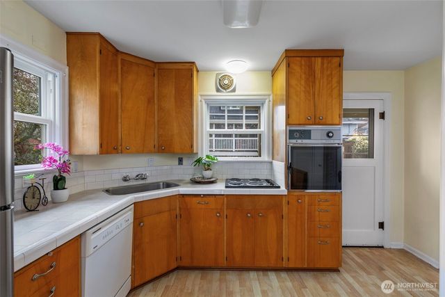 1142 Scott Avenue, Bremerton, WA 98310