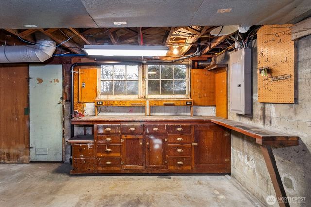 1142 Scott Avenue, Bremerton, WA 98310