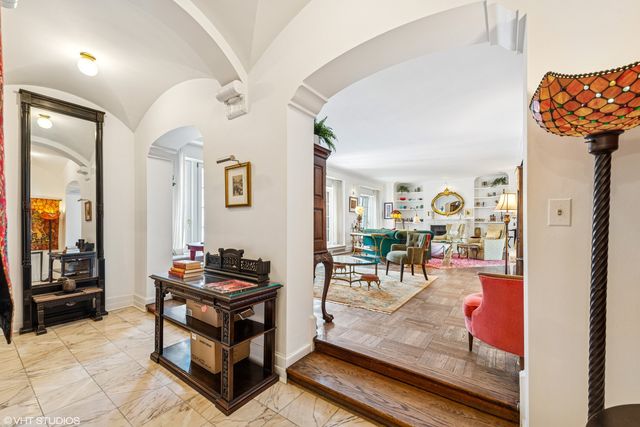 421 W Melrose Street 21AD, Chicago, IL 60657