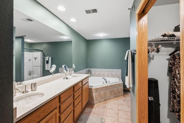 17940 W Jacobs Ridge COURT, New Berlin, WI 53146