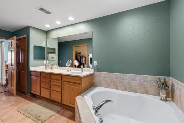 17940 W Jacobs Ridge COURT, New Berlin, WI 53146