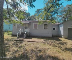 2821 Greenview Drive, Jackson, MS 39212