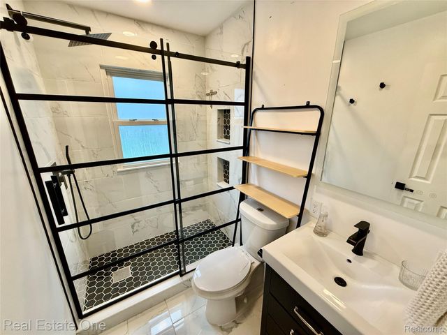 1040 Grove Avenue, Royal Oak, MI 48067