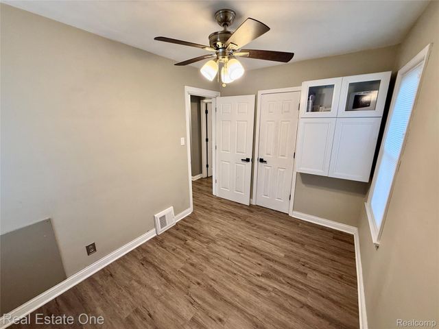 1040 Grove Avenue, Royal Oak, MI 48067