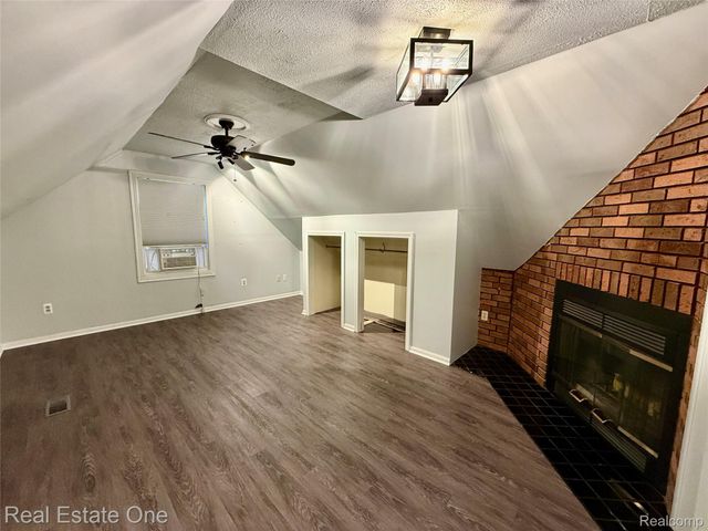 1040 Grove Avenue, Royal Oak, MI 48067