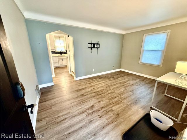 1040 Grove Avenue, Royal Oak, MI 48067