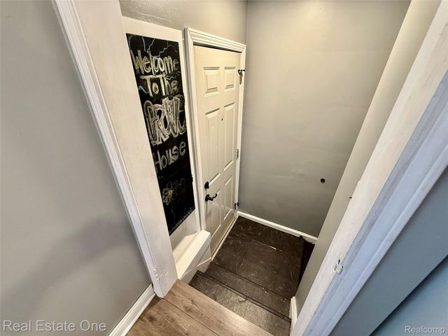 1040 Grove Avenue, Royal Oak, MI 48067