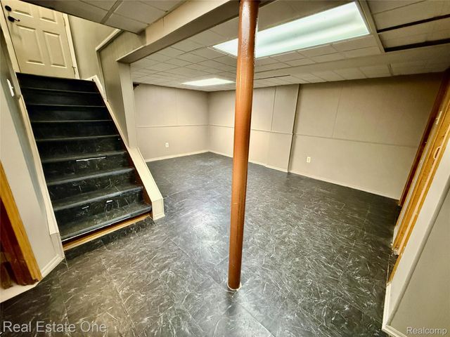 1040 Grove Avenue, Royal Oak, MI 48067