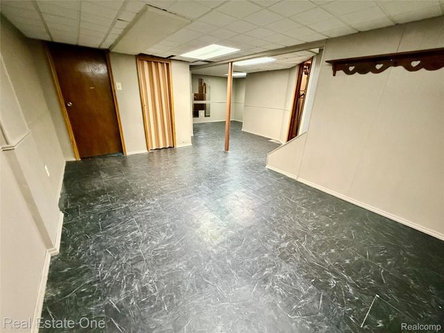 1040 Grove Avenue, Royal Oak, MI 48067