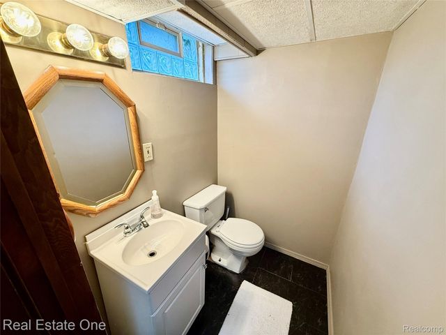 1040 Grove Avenue, Royal Oak, MI 48067