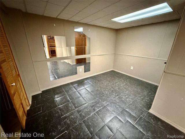 1040 Grove Avenue, Royal Oak, MI 48067