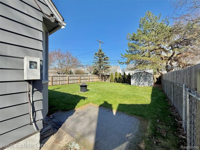 1040 Grove Avenue, Royal Oak, MI 48067