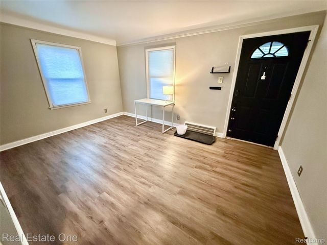 1040 Grove Avenue, Royal Oak, MI 48067