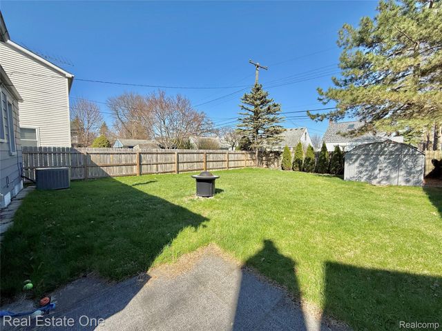 1040 Grove Avenue, Royal Oak, MI 48067