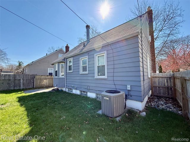 1040 Grove Avenue, Royal Oak, MI 48067