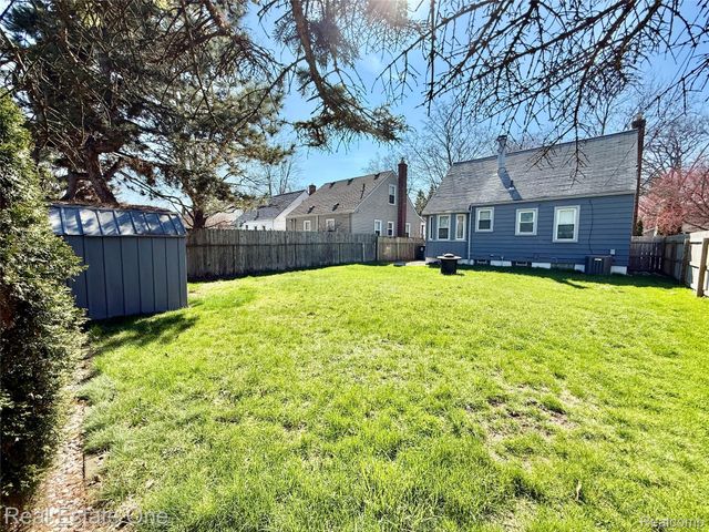 1040 Grove Avenue, Royal Oak, MI 48067