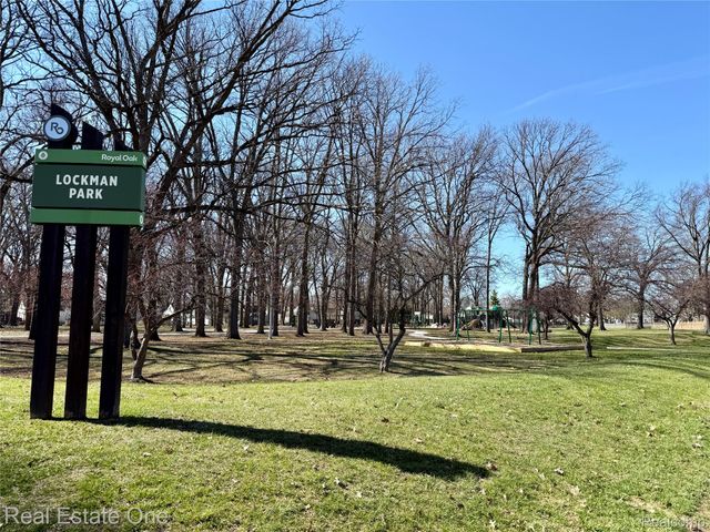 1040 Grove Avenue, Royal Oak, MI 48067