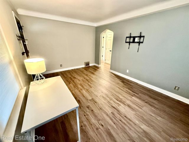 1040 Grove Avenue, Royal Oak, MI 48067