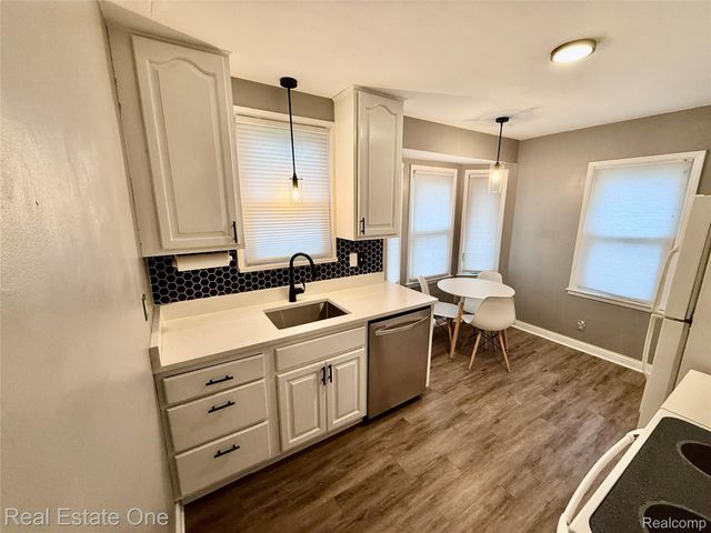 1040 Grove Avenue, Royal Oak, MI 48067