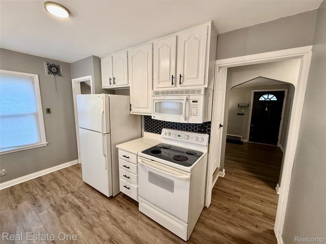 1040 Grove Avenue, Royal Oak, MI 48067