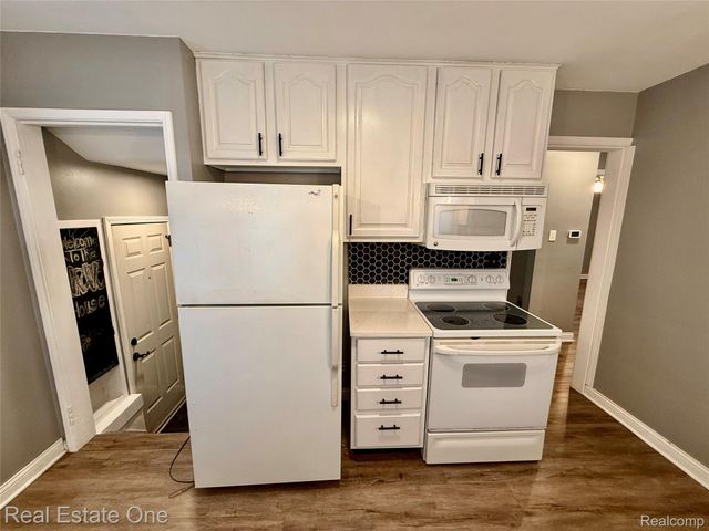 1040 Grove Avenue, Royal Oak, MI 48067