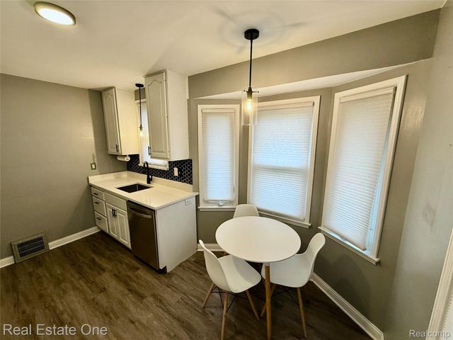 1040 Grove Avenue, Royal Oak, MI 48067