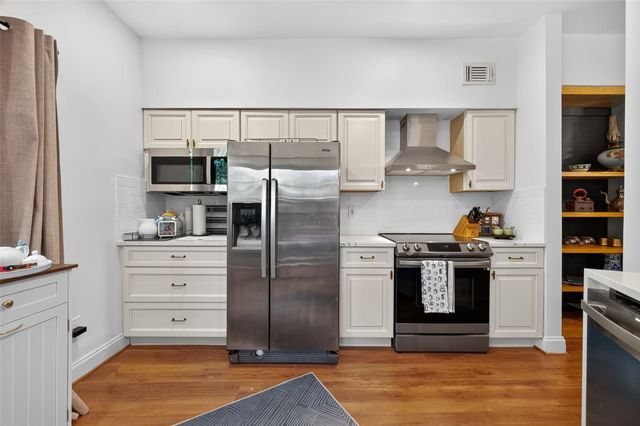 9400 Doliver Drive 12, Houston, TX 77063