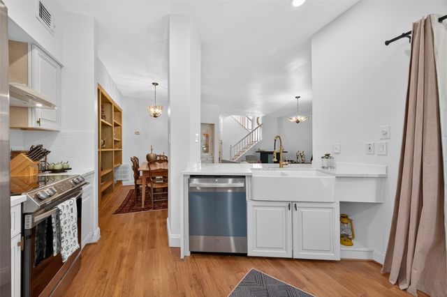 9400 Doliver Drive 12, Houston, TX 77063