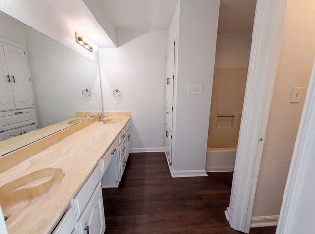 1406 Tad Street, Ennis, TX 75119