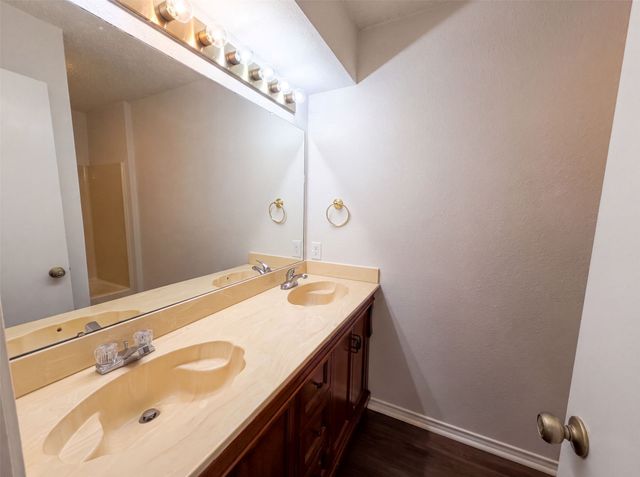 1406 Tad Street, Ennis, TX 75119