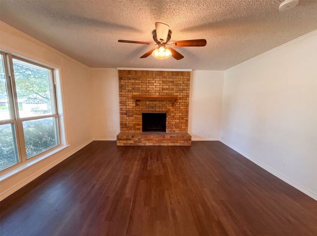 1406 Tad Street, Ennis, TX 75119