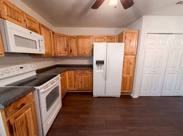 1406 Tad Street, Ennis, TX 75119