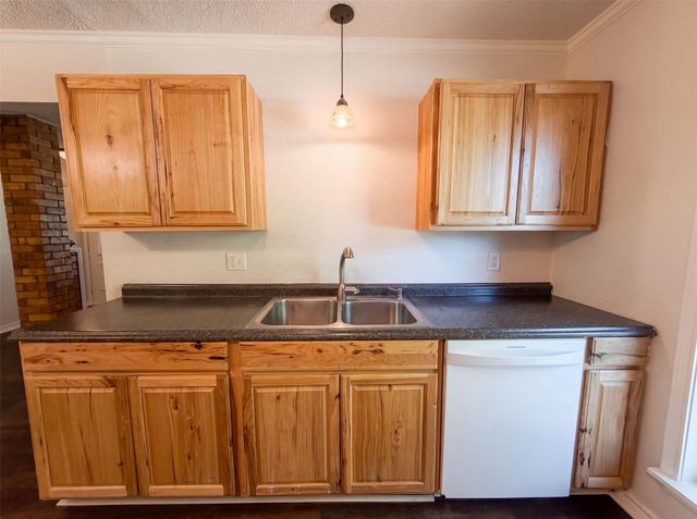 1406 Tad Street, Ennis, TX 75119