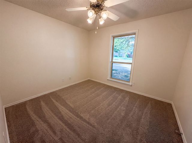 1406 Tad Street, Ennis, TX 75119