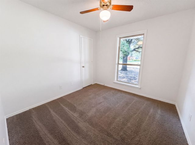 1406 Tad Street, Ennis, TX 75119