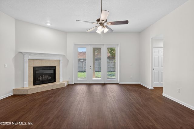 1943 S WAGES Way, Jacksonville, FL 32218