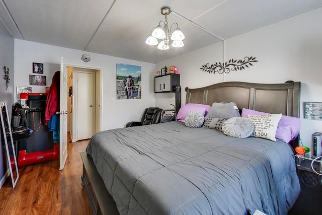 841 N York Street 109, Elmhurst, IL 60126