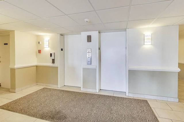 841 N York Street 109, Elmhurst, IL 60126