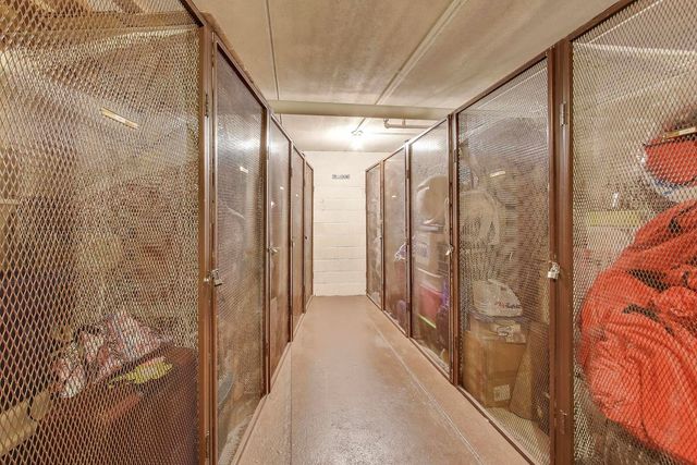 841 N York Street 109, Elmhurst, IL 60126