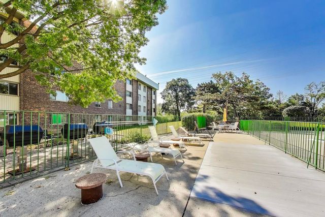 841 N York Street 109, Elmhurst, IL 60126