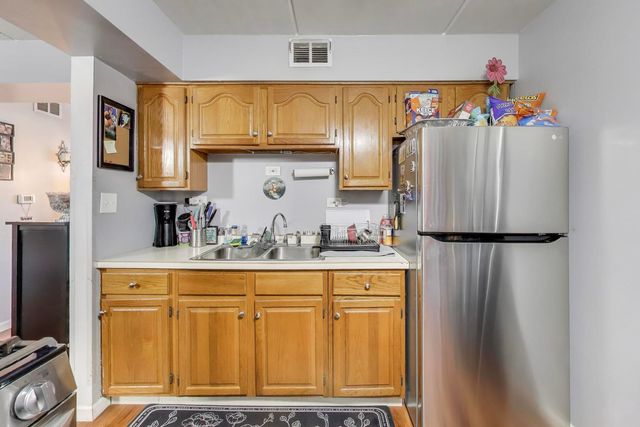 841 N York Street 109, Elmhurst, IL 60126