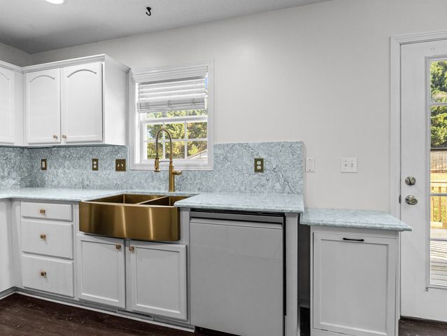 1013 Gibbs Rd, Wellford, SC 29385