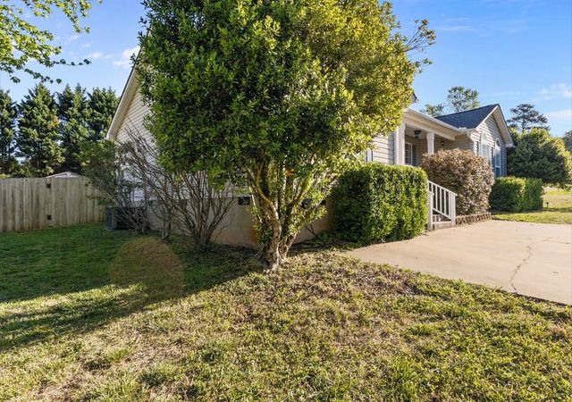 1013 Gibbs Rd, Wellford, SC 29385