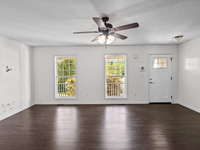 1013 Gibbs Rd, Wellford, SC 29385