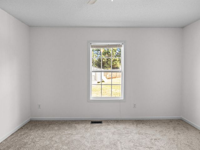 1013 Gibbs Rd, Wellford, SC 29385