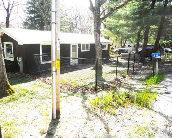 251 Indian Mound Street, Oxford, WI 53952