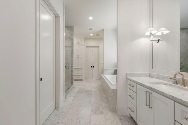 7 Gatewood Reserve Lane, The Woodlands, TX 77381